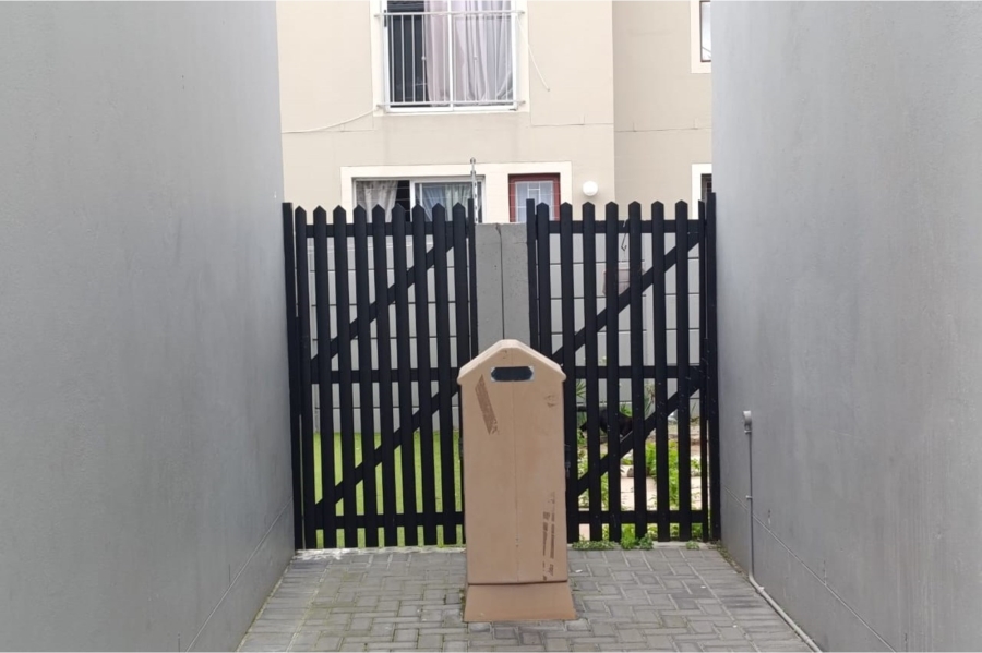 To Let 2 Bedroom Property for Rent in Parklands Western Cape